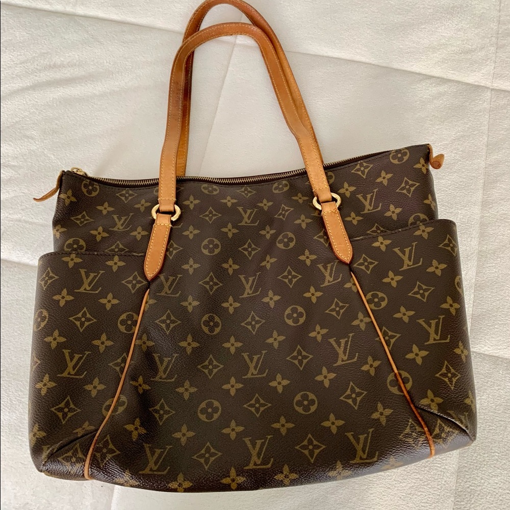 Louis Vuitton Totally MM Brown Mongram Shoulder Tote Bag